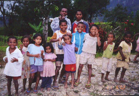 11 we met these children on our return to Ainaro town