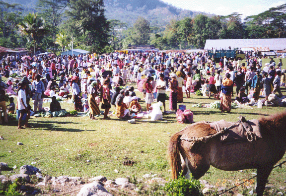 16 Market scene in Ainaro