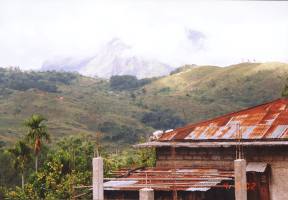 15  Ainaro home with Mount Kablaki in background